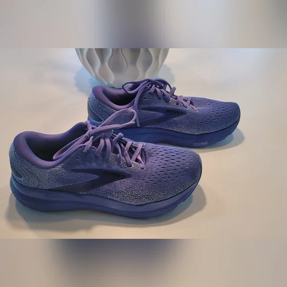 Brooks Ghost 16 Size 9 1/2 - Picture 1 of 12